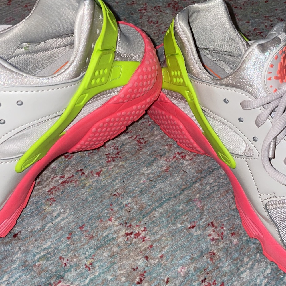 Women’s Nike Huarache Desert Sand Volt-Hot Punch (W) - Size 9 - Picture 9 of 9